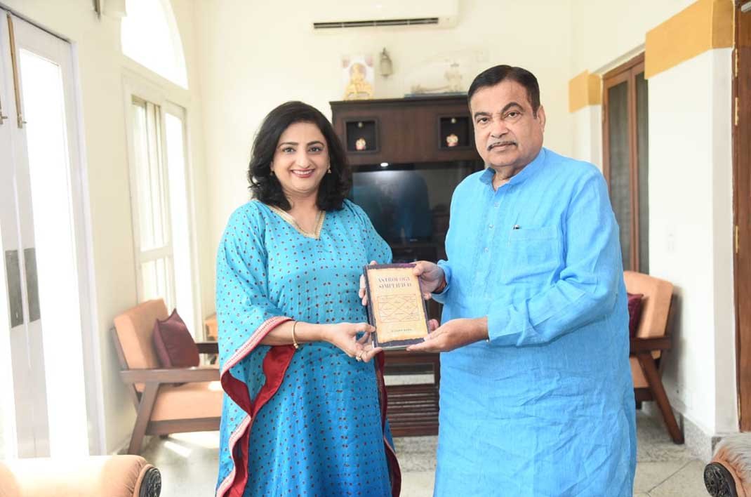 Ridhi Bahl launches her first book ‘Astrology Simplified’, inaugurated by Union Transport Minister Nitin Gadkari